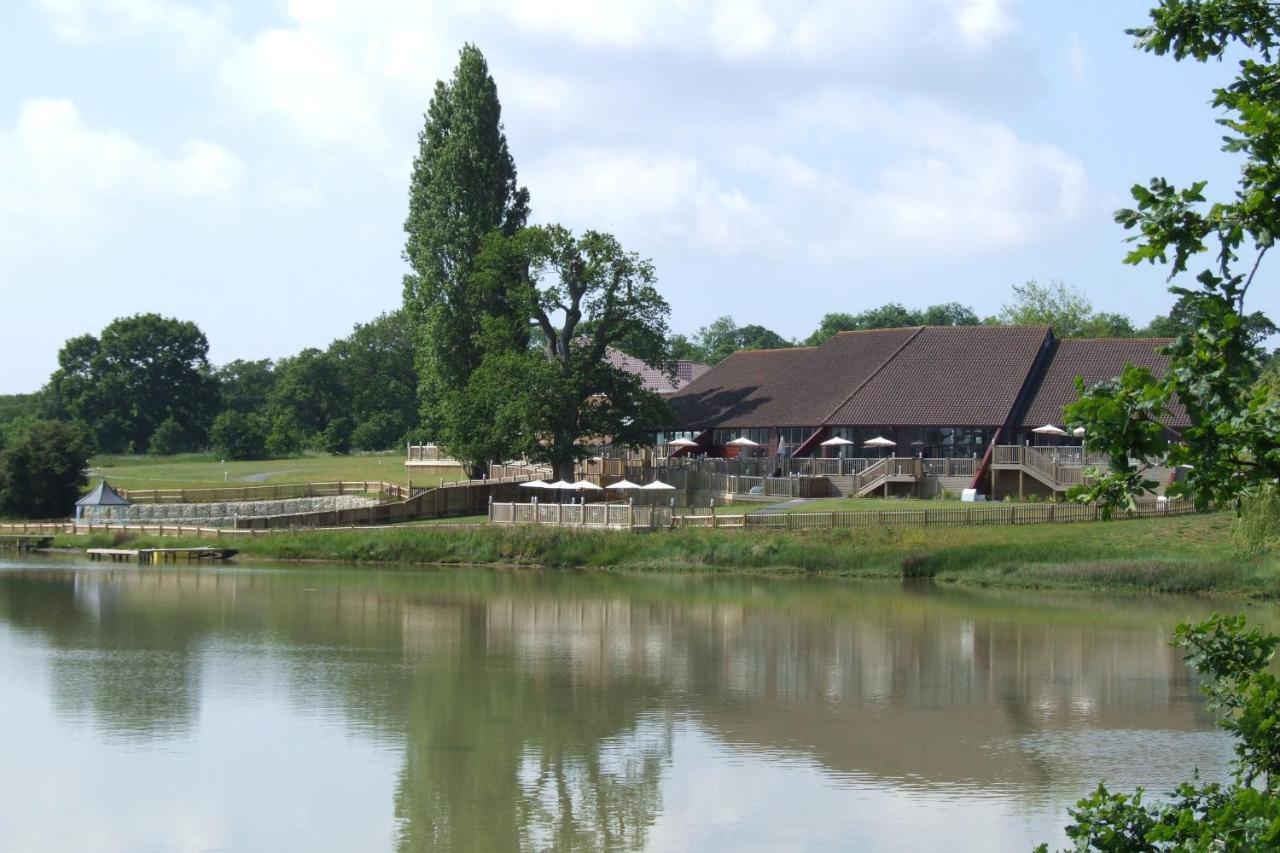 湖畔公园酒店&Spa Fishbourne  外观 照片