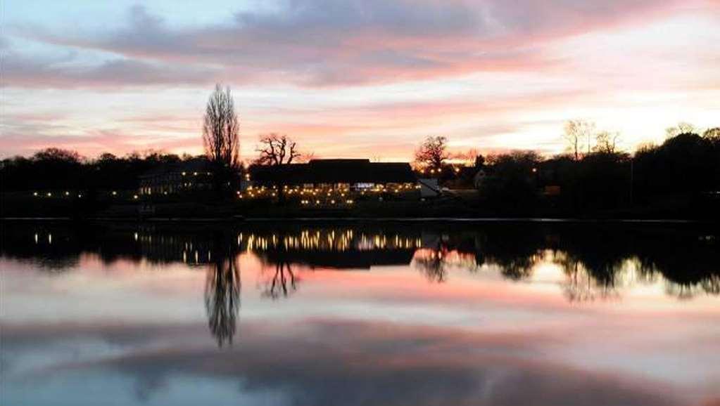 湖畔公园酒店&Spa Fishbourne  外观 照片